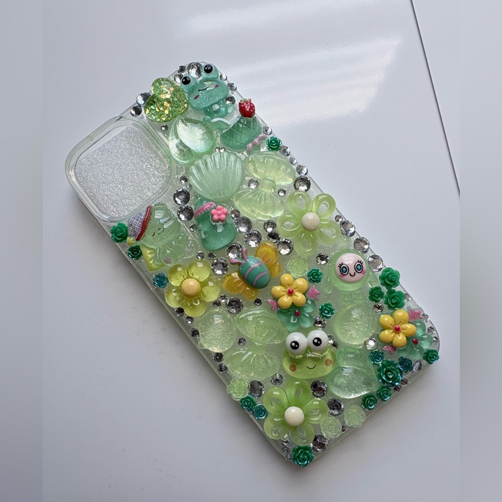 Decorative Green Phone Case - Picture 1 of 1